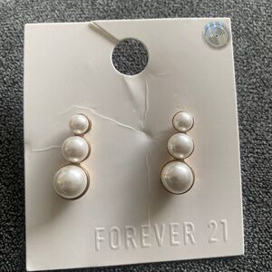 NWT Faux Pearl Earrings